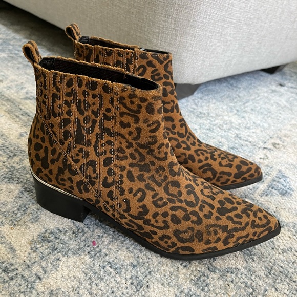 Marc Fisher Leopard print boot - Picture 1 of 2